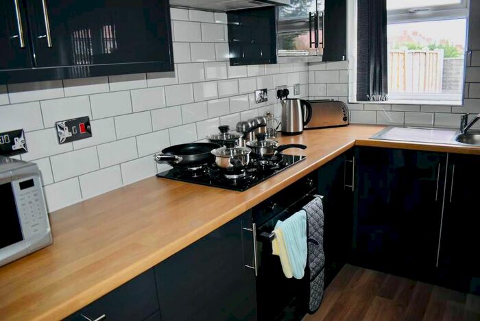 3 Bedroom Flat To Rent In Central Avenue, Beeston, Nottingham, Nottinghamshire, NG9