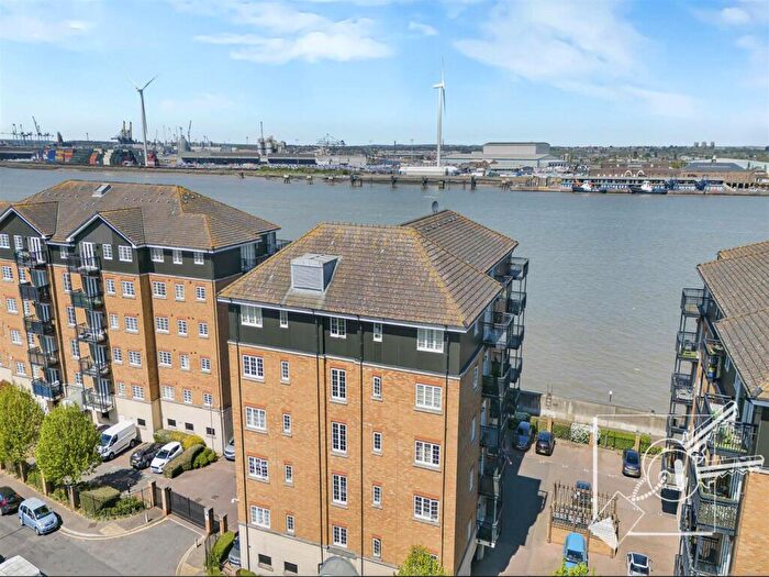 2 Bedroom Flat For Sale In Clifton Marine Parade, Gravesend, DA11