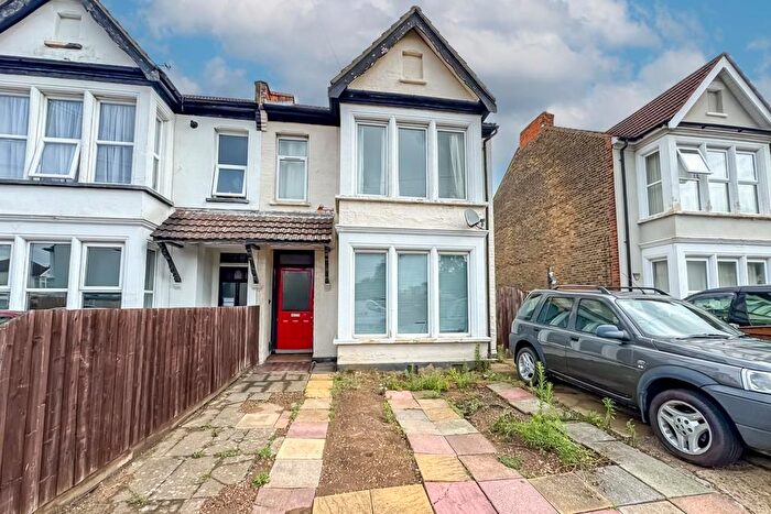 4 Bedroom Semi-detached House For Sale In Ambleside Drive, Southend-On-Sea, SS1