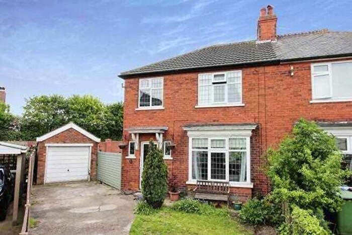 4 Bedroom Semi-Detached House For Sale In Dixon Avenue, Grimsby, DN32