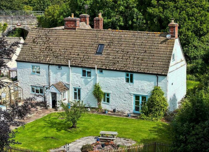 5 Bedroom Character Property For Sale In Coaley, Dursley, GL11