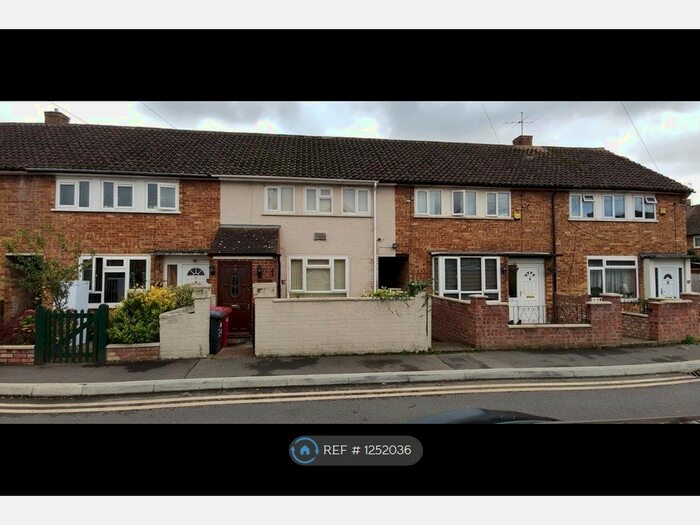 2 Bedroom Terraced House To Rent In Romsey Close, Slough SL3