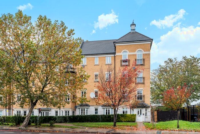 1 Bedroom Flat To Rent In Peckham Road, London, SE15