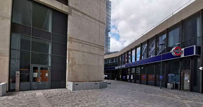 2 Bedroom Flat To Rent In Carriage House, City North Place, London, N4