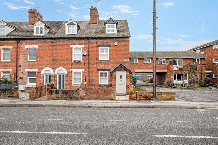 3 Bedroom End Of Terrace House For Sale In Barkham Road, Wokingham, Berkshire, RG41