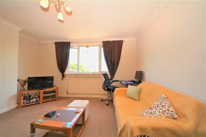 2 Bedroom Flat To Rent In High Road, East Finchley, N2
