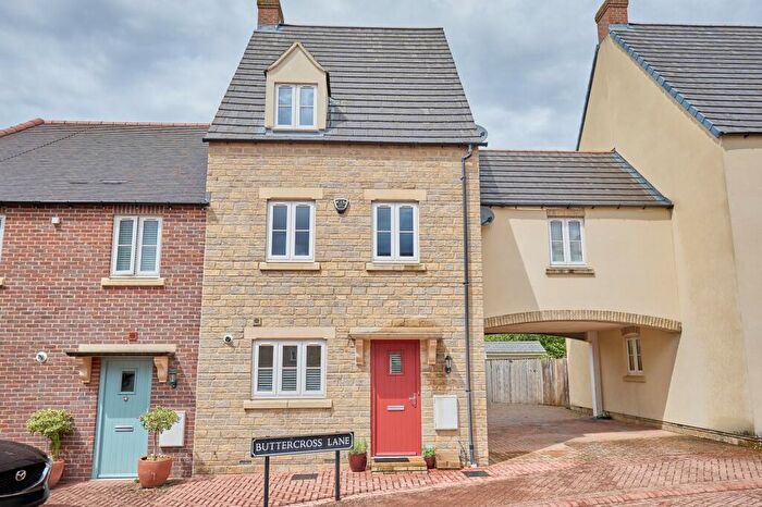 3 Bedroom Semi-Detached House For Sale In Buttercross Lane, Witney, OX28