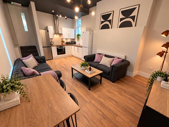 9 Bedroom Semi-Detached House To Rent In Hartington Road, L8