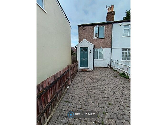 2 Bedroom End Of Terrace House To Rent In North Road, Bromley, BR1