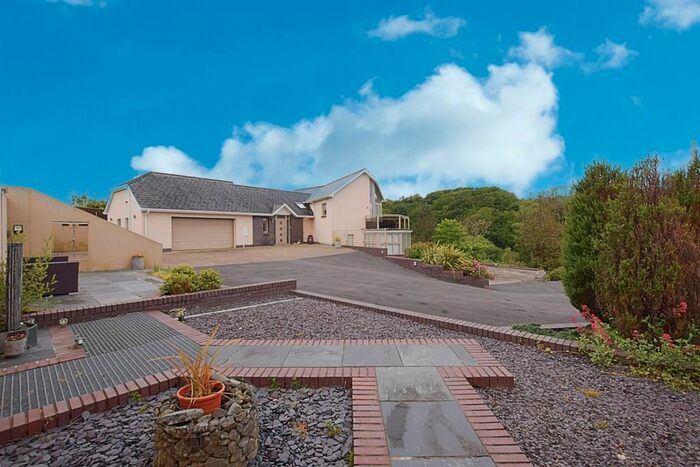 4 Bedroom Detached House For Sale In Tresaith, Cardigan, SA43