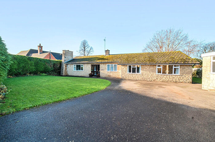 4 Bedroom Bungalow For Sale In High Street, Silverstone, Towcester, Northamptonshire, NN12
