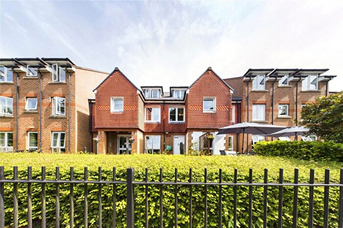 1 Bedroom Apartment For Sale In Fairfield Road, East Grinstead, West Sussex, RH19