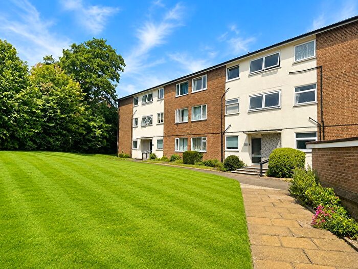 1 Bedroom Flat For Sale In Rectory Road, Sutton Coldfield, West Midlands, B75