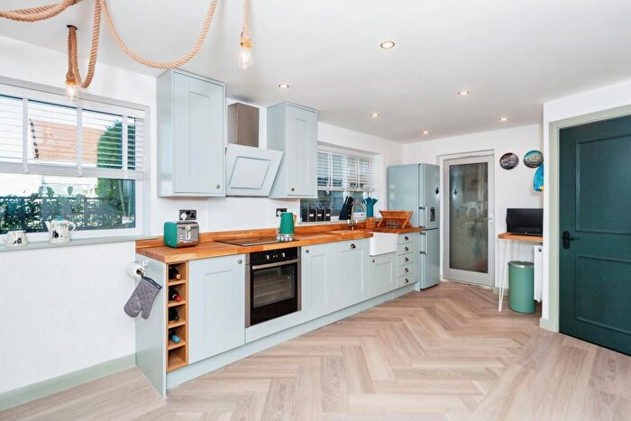 4 Bedroom Bungalow For Sale In The Avenue, Prestatyn, Denbighshire, LL19