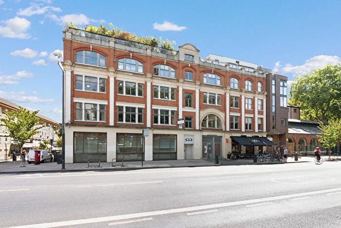 3 Bedroom Flat To Rent In South Stables, Kingsland Road, London, E2