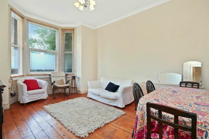 2 Bedroom Flat To Rent In Avenue Road, London, W3