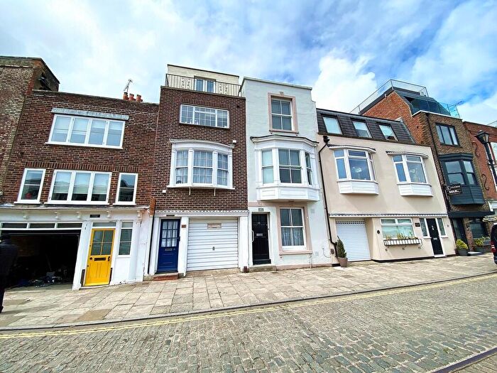 5 Bedroom Town House To Rent In Broad Street, Portsmouth, PO1