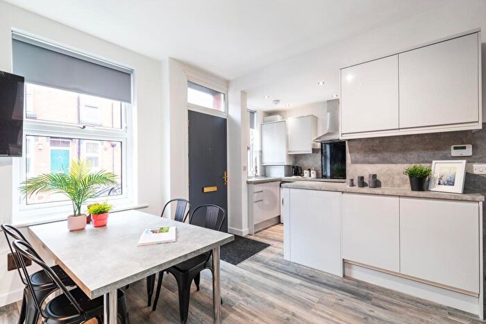 4 Bedroom House To Rent In Thornville Avenue, Leeds, LS6