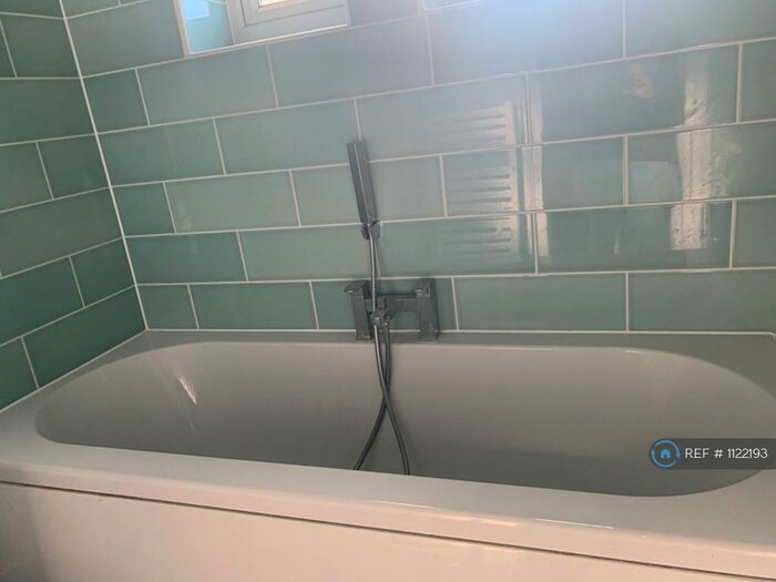 2 Bedroom Flat To Rent In Becontree Heath, Dagenham, RM8