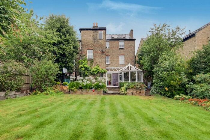 3 Bedroom Flat To Rent In Edge Hill, Wimbledon, London, SW19