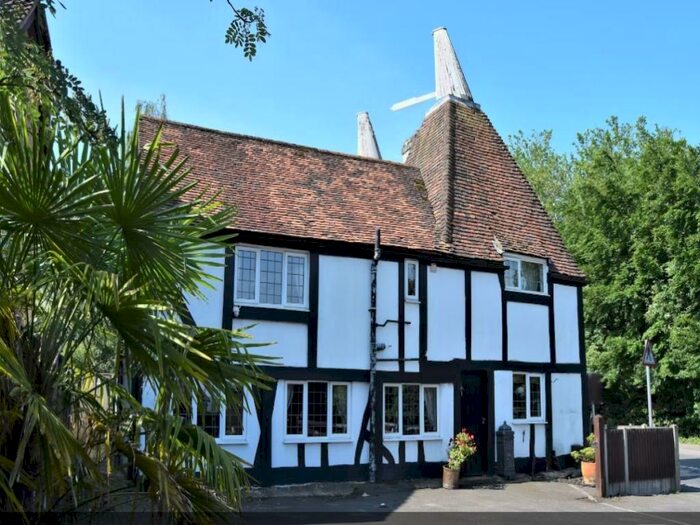 Houses for sale & to rent in ME15 8QU, Mote Park, Shepway North Maidstone