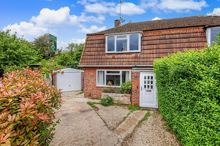 3 Bedroom Semi-Detached House For Sale In Hardings Close, Oxford, OX4