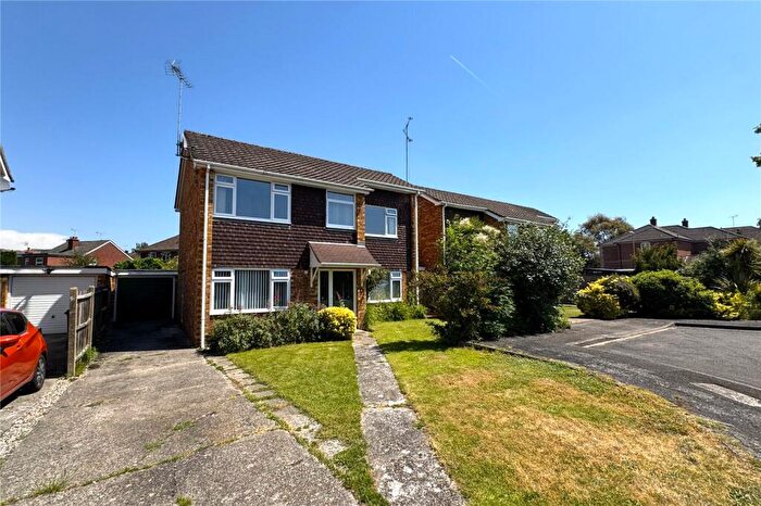4 Bedroom Detached House For Sale In Cranleigh Court, Farnborough, Hampshire, GU14