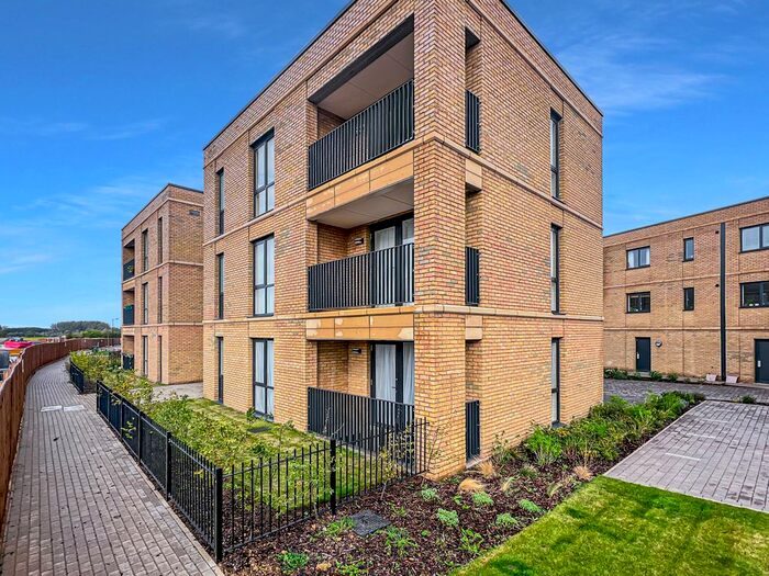 2 Bedroom Flat To Rent In Osprey Drive, Trumpington, Cambridge, CB2