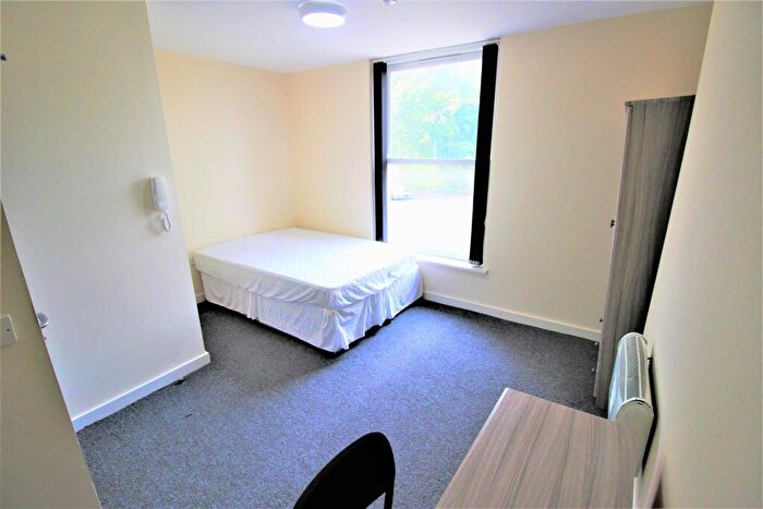 1 Bedroom Private Hall To Rent In The Hub / Hampshire Terrace Portsmouth Hants, PO1