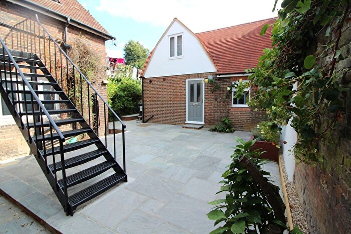 1 Bedroom Link Detached House For Sale In Shipbourne Road, Tonbridge, TN10