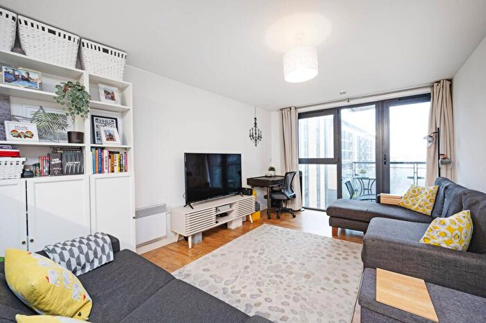 2 Bedroom Flat For Sale In Palmers Road, Bethnal Green, London, E2