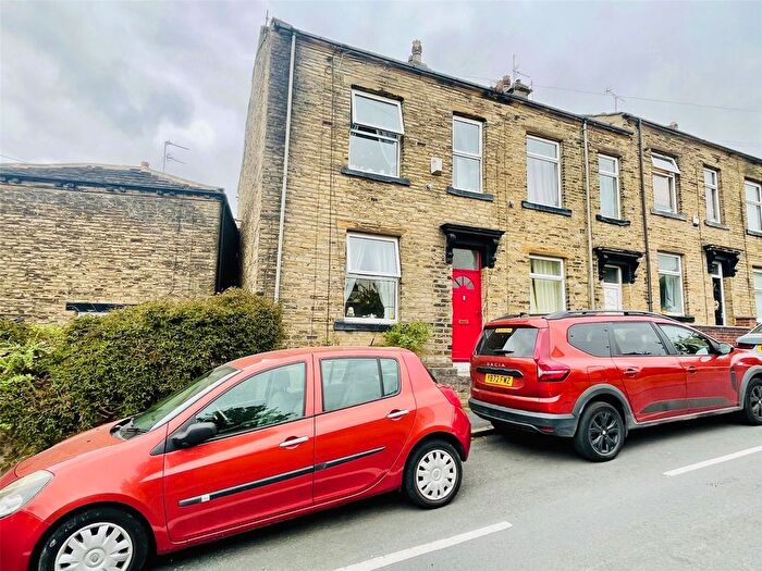 3 Bedroom End Terrace House For Sale In Cross Street, Oakenshaw, Bradford, West Yorkshire, BD12