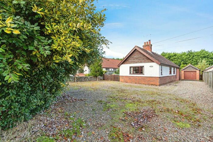 2 Bedroom Detached Bungalow For Sale In Beccles Road, St Olaves, Great Yarmouth, NR31