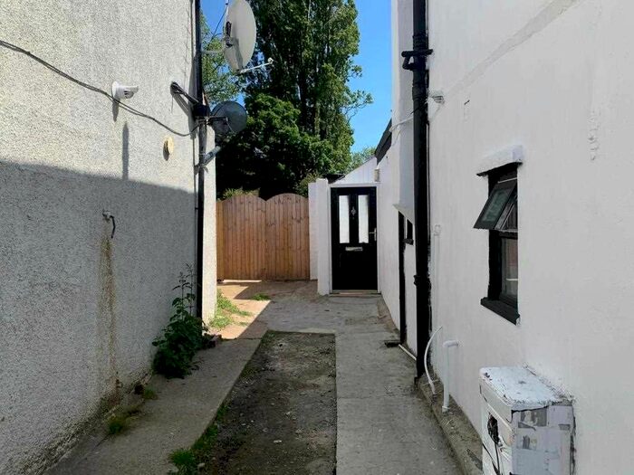 1 Bedroom Flat To Rent In Arundel Drive, Harrow, HA2