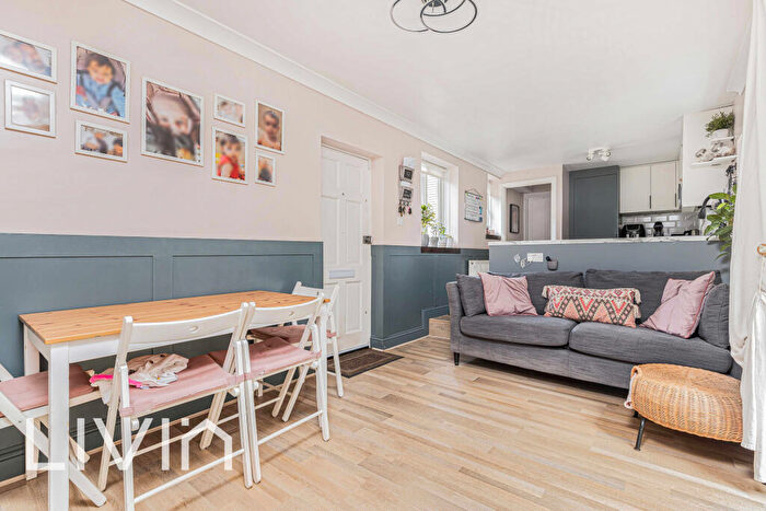 2 Bedroom Maisonette For Sale In St. Mary's Road, London, SE25