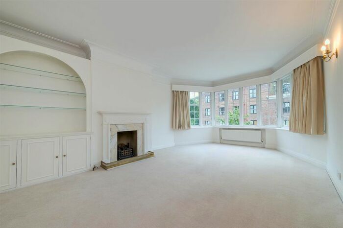 3 Bedroom Flat To Rent In Selwyn House, Manor Fields, London, SW15