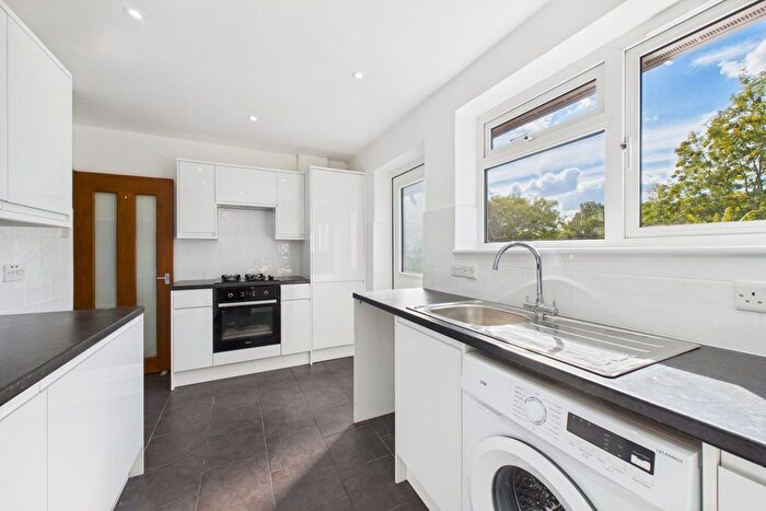 3 Bedroom Maisonette For Sale In Attfield Close, Ash, Aldershot, Surrey, GU12