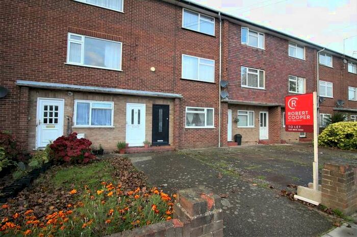 2 Bedroom Maisonette Flat To Rent In Rydal Way, South Ruislip, HA4
