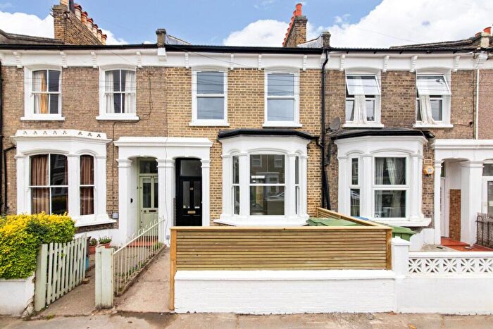3 Bedroom House For Sale In Nutcroft Road, Peckham, London, SE15
