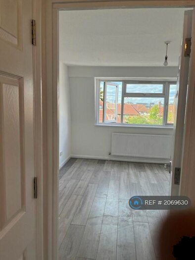 3 Bedroom Flat To Rent In Colman Road, London, E16