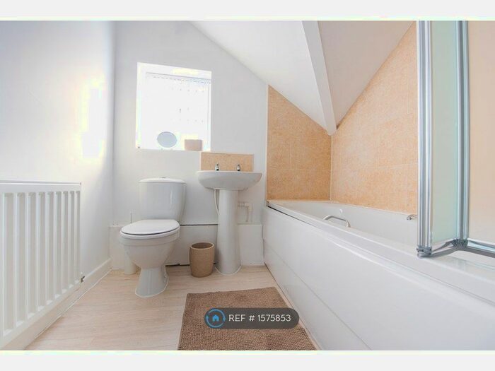 2 Bedroom Flat To Rent In Cross Hills, Kippax, Leeds, LS25