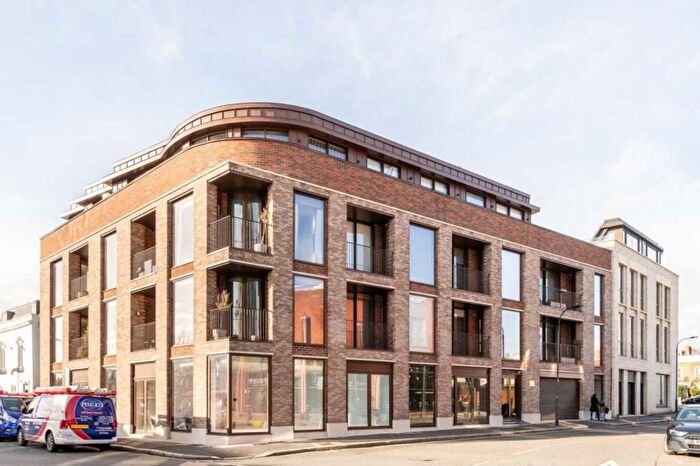 2 Bedroom Flat To Rent In Edith Row, Fulham, SW6