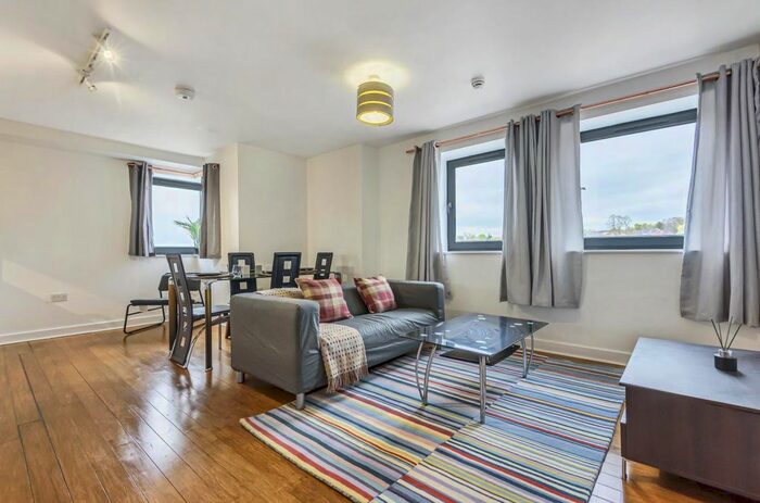 3 Bedroom Flat To Rent In Greenhouse, Beeston Road, Leeds, LS11