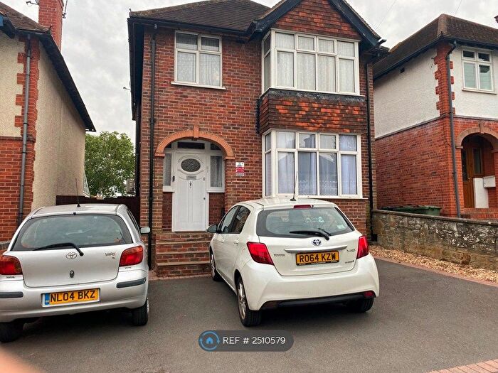 3 Bedroom Detached House To Rent In Worplesdon Road, Guildford, GU2