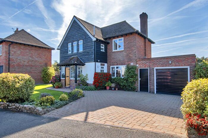 3 Bedroom Detached House For Sale In Knowsley Way, Hildenborough, TN11