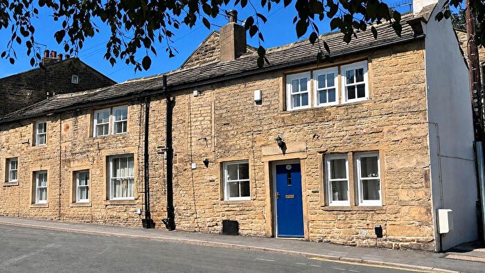 2 Bedroom Cottage For Sale In Westfield Lane, Idle, Bradford, BD10