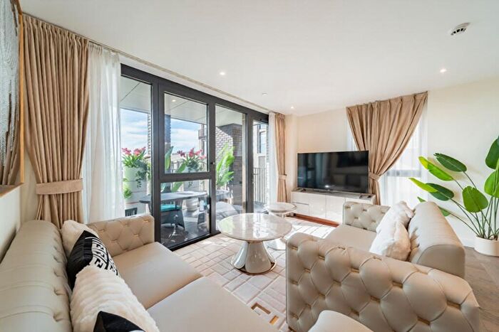 3 Bedroom Apartment To Rent In Boxwood Gardens, Wapping, E1W