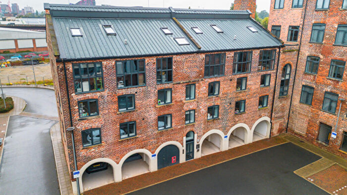 3 Bedroom Apartment For Sale In Victoria Riverside, Atkinson Street, Leeds, LS10