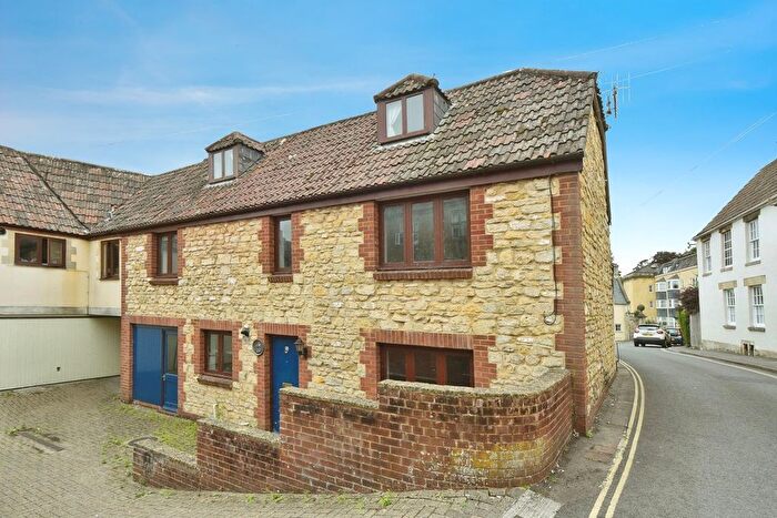 3 Bedroom Semi-Detached House For Sale In Castle Street, Calne, SN11