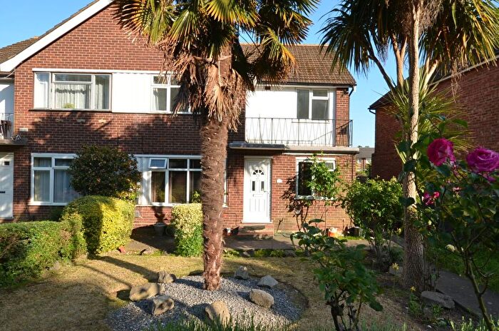 2 Bedroom Maisonette To Rent In Pevensey Close, Isleworth, TW7